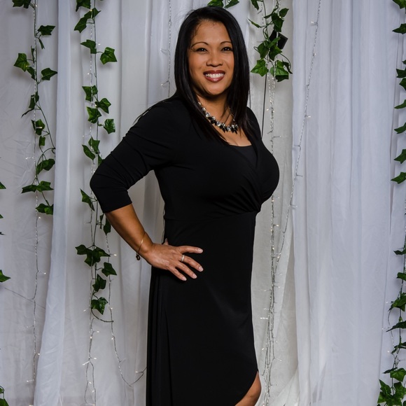 Meet your Posher, Arlene 💕 - Picture 5 of 6